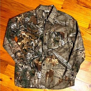 Button down Camo Youth sz  XL